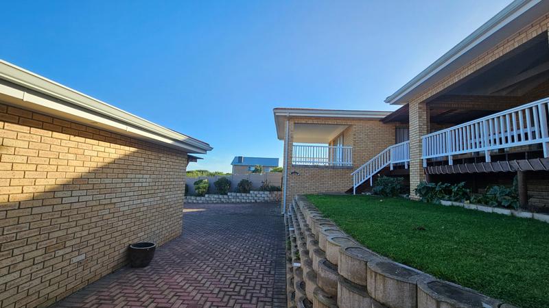6 Bedroom Property for Sale in Dana Bay Western Cape